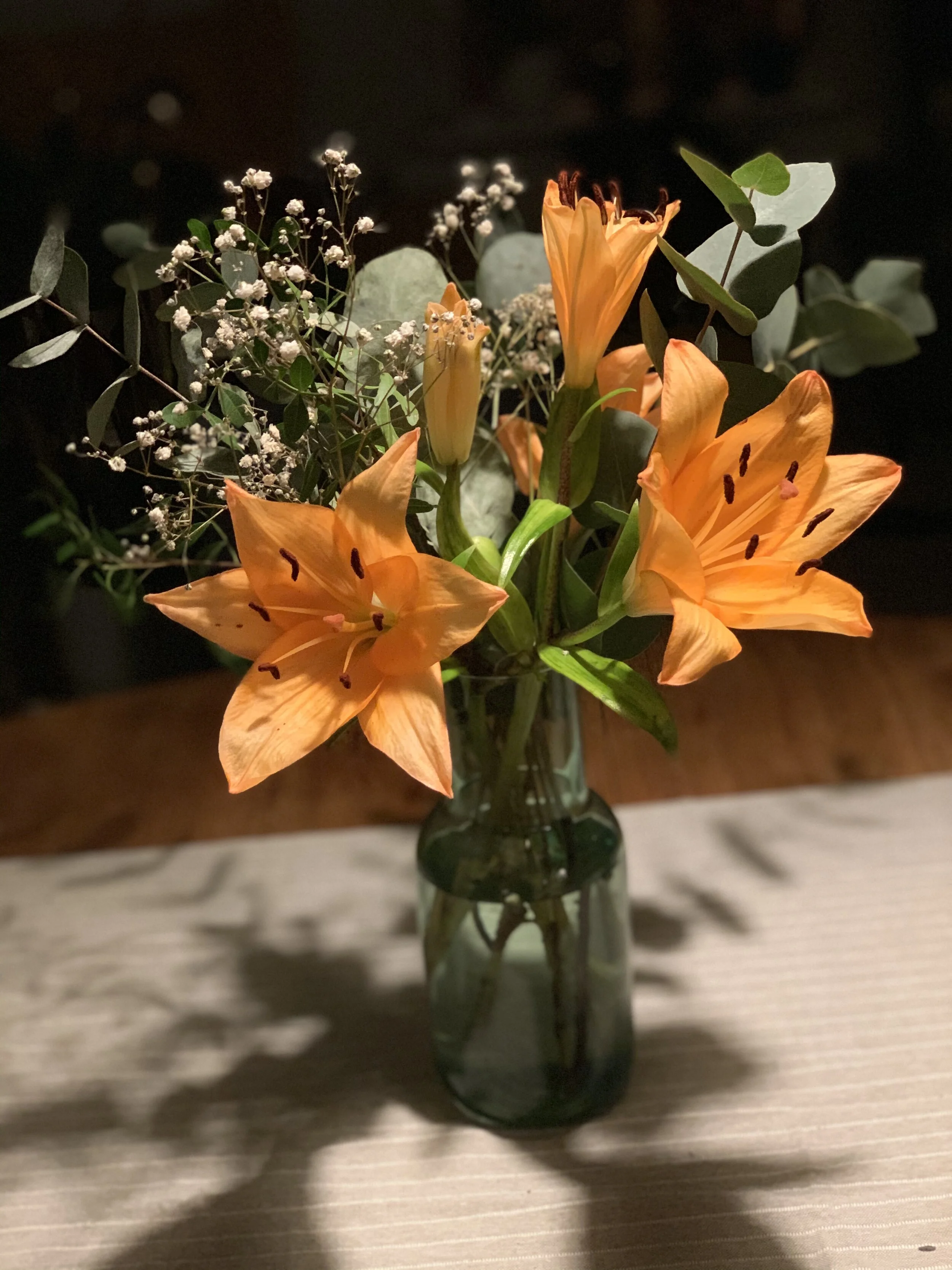 Blómvöndur með liljum