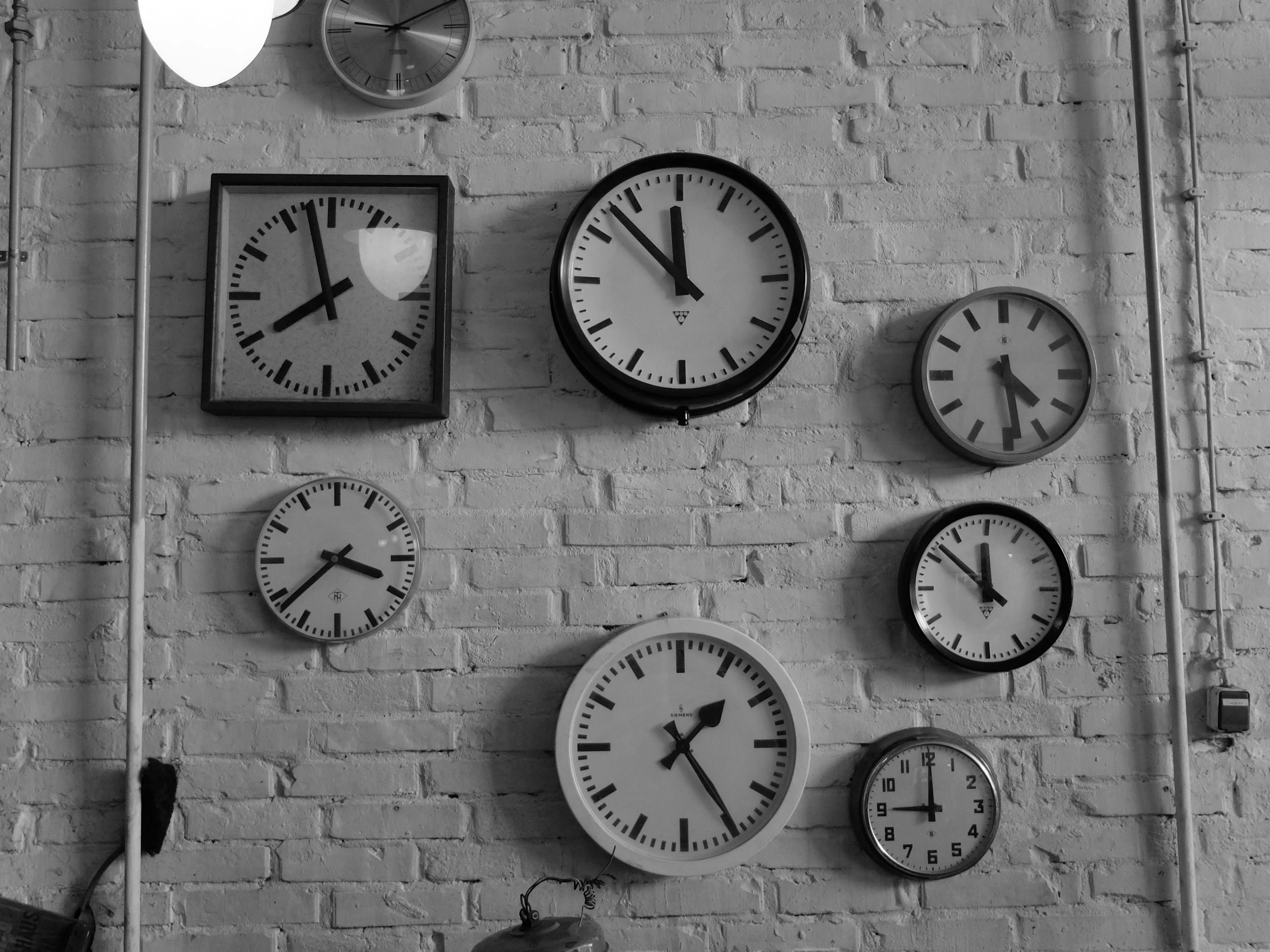 Bahnhofsuhren, Berlin 2016 © Uwe Wohlmacher, VG Bild-Kunst, Bonn