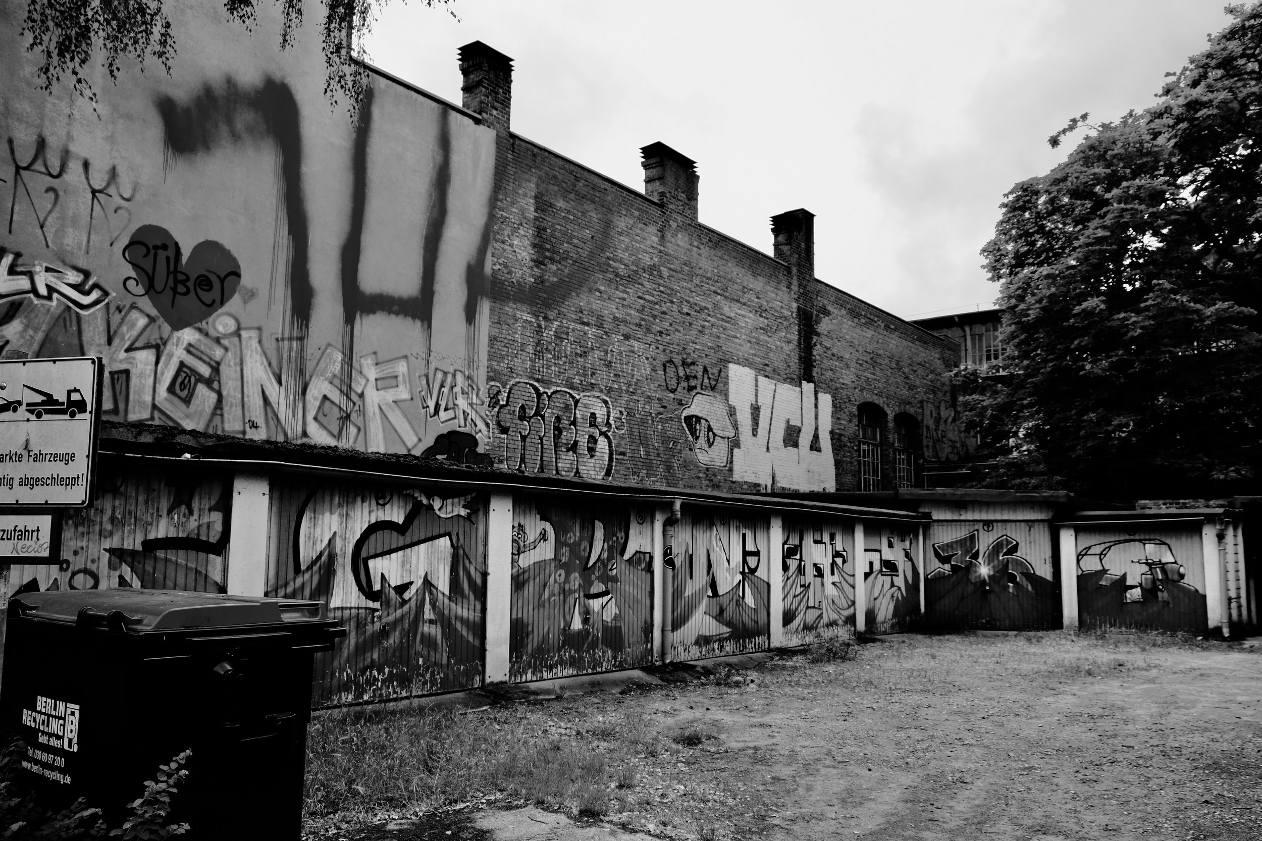  Garagenhof mit Streetart. Kreuzberg 2026 