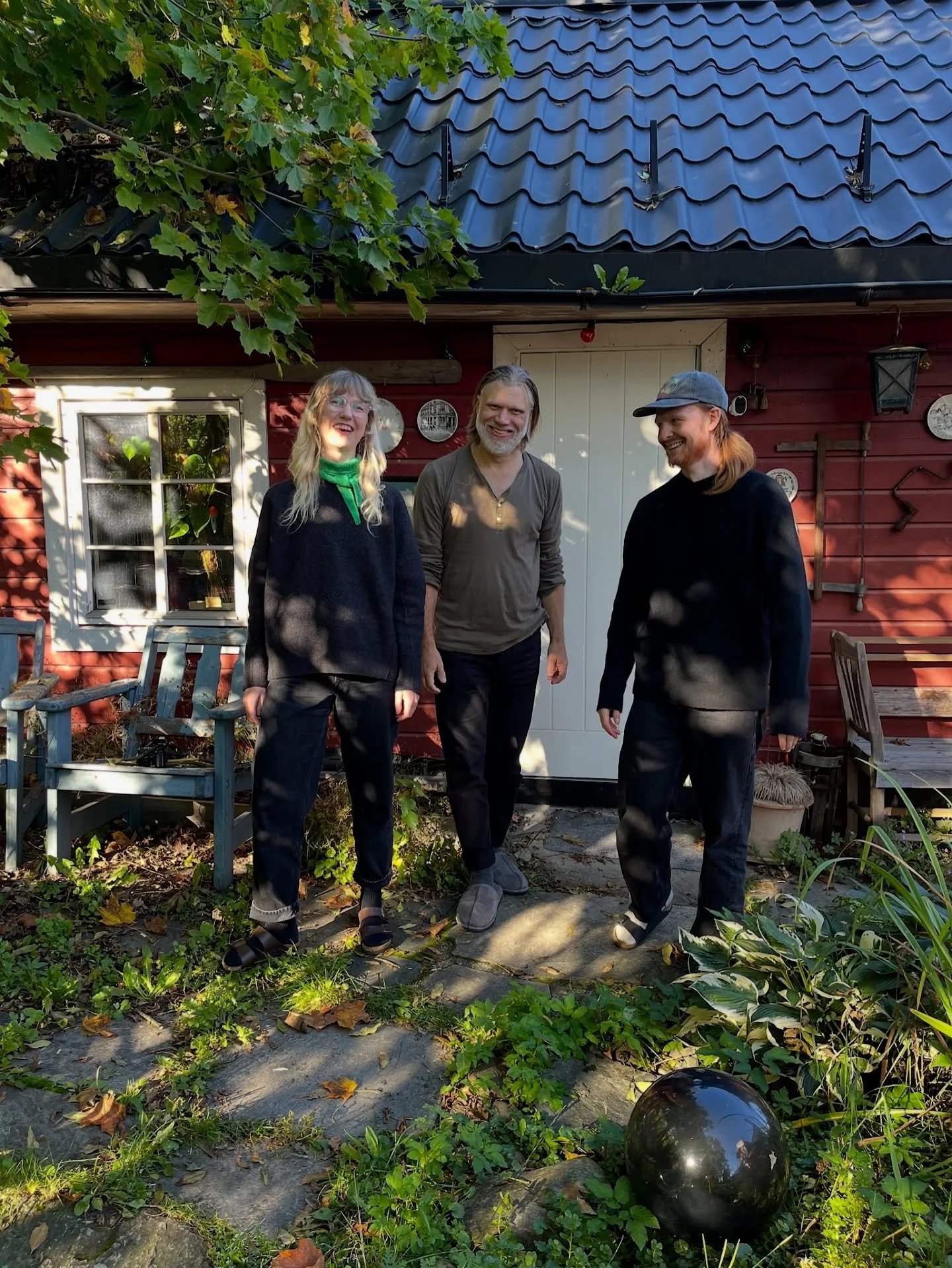 Core Values er ute!! 🤝 For en reise. 

Vi startet skrivingen i fjor, spilte inn albumet i h&oslash;st, vinter og p&aring; ny&aring;ret, trykket plater p&aring; Hyssingen i Bergen, har &oslash;vd inn l&aring;tene med bandet, spilt konserter, og n&ari