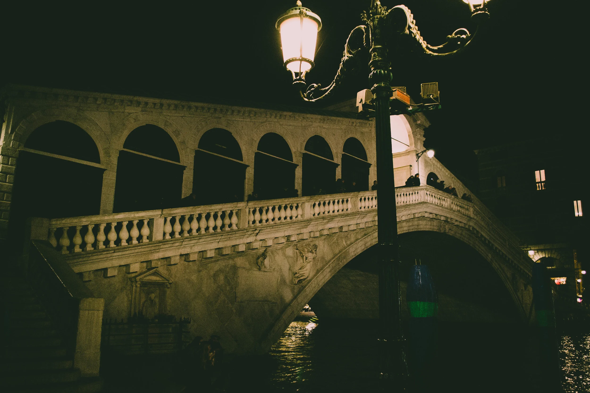 RIALTO BRIDGE. VENICE. ITALY.