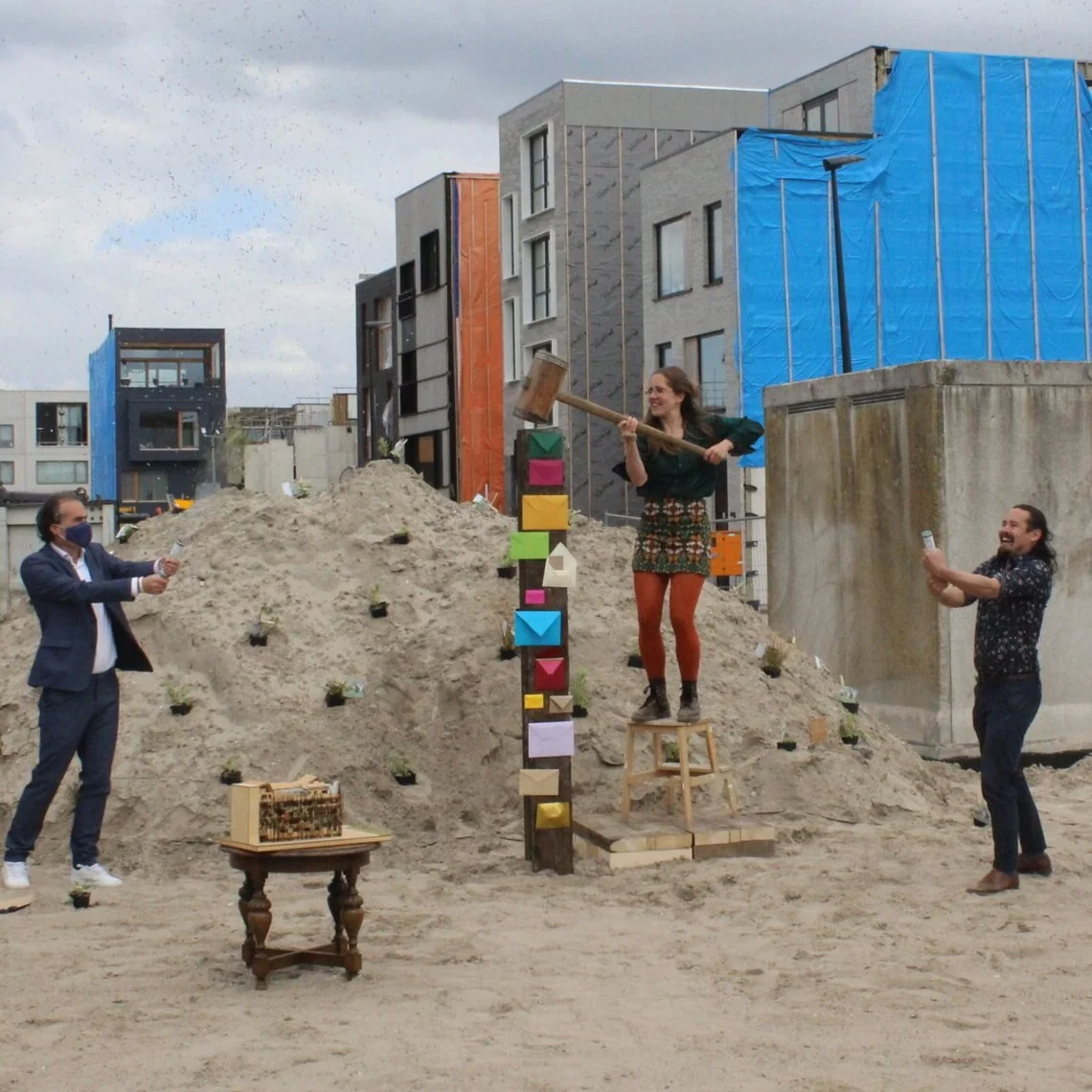 Start bouw eerste wooncoöperatie van Amsterdam met grote klap ingeluid!&nbsp;