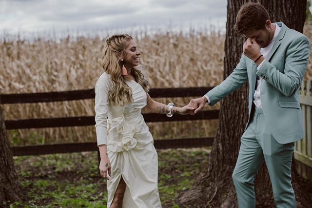 
Just loving this first look moment between G&J, the two who covered the farm in sunflowers and magically integrated LA style with hunt country aesthetic. I find myself always amazed at how each couple is so different, so perfectly unique - but these two go straight to the top of the list for originality and style.
Side note: if this doesn't make you tear up, then I really don't know how to impress you😋.
Venue: @sylvansidefarm
Planner: @anyvent_eventplanning
Florist: @flordecasa_designs
Hair: @sashastyleshair
Catering: @rosendalecollective
Seamstress: @williamsburgseamster
Beauty: @just.geneva