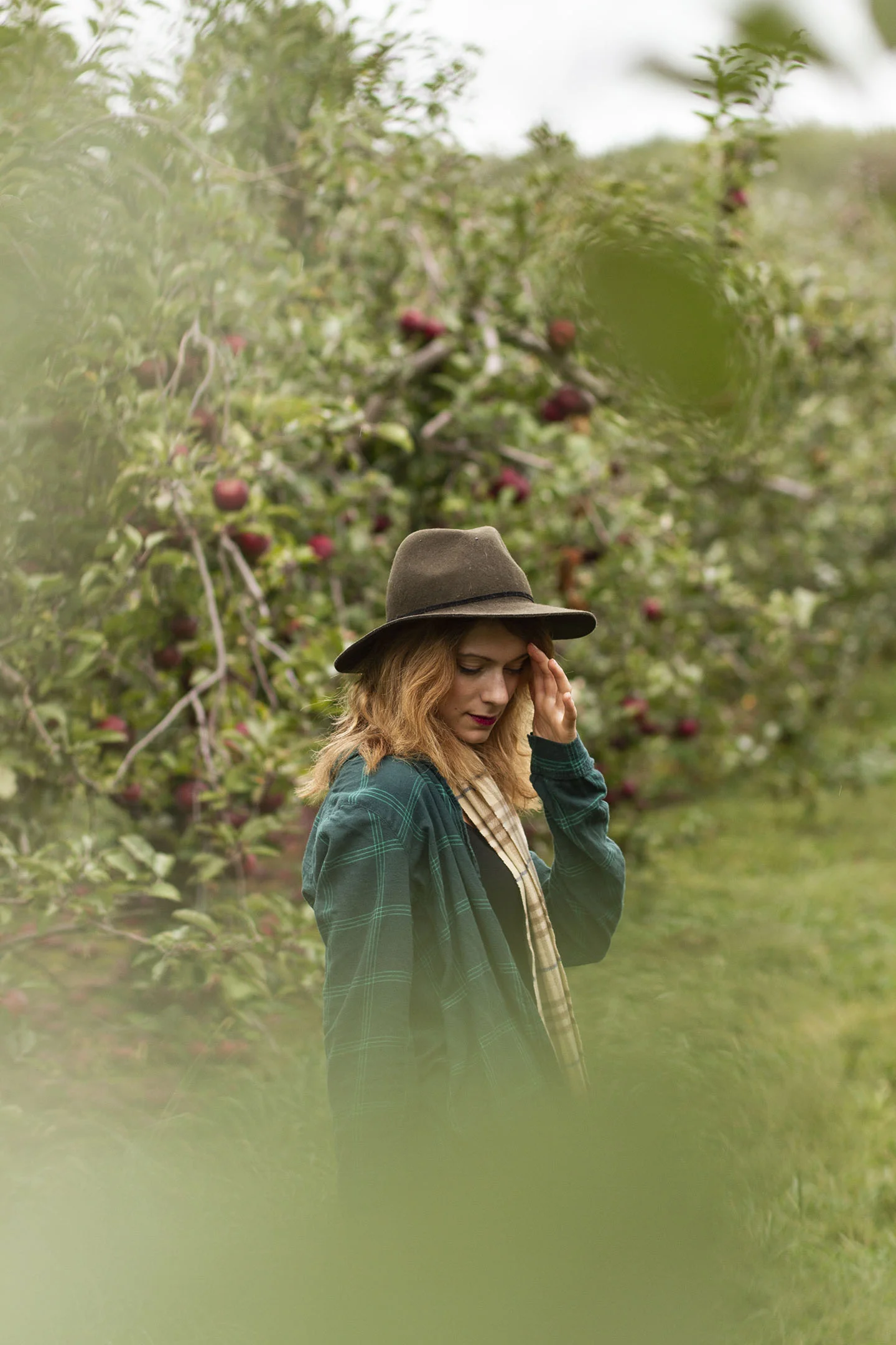 washington-dc-lifestyle-portrait-photographer-autumn-apple-orchard-2.jpg