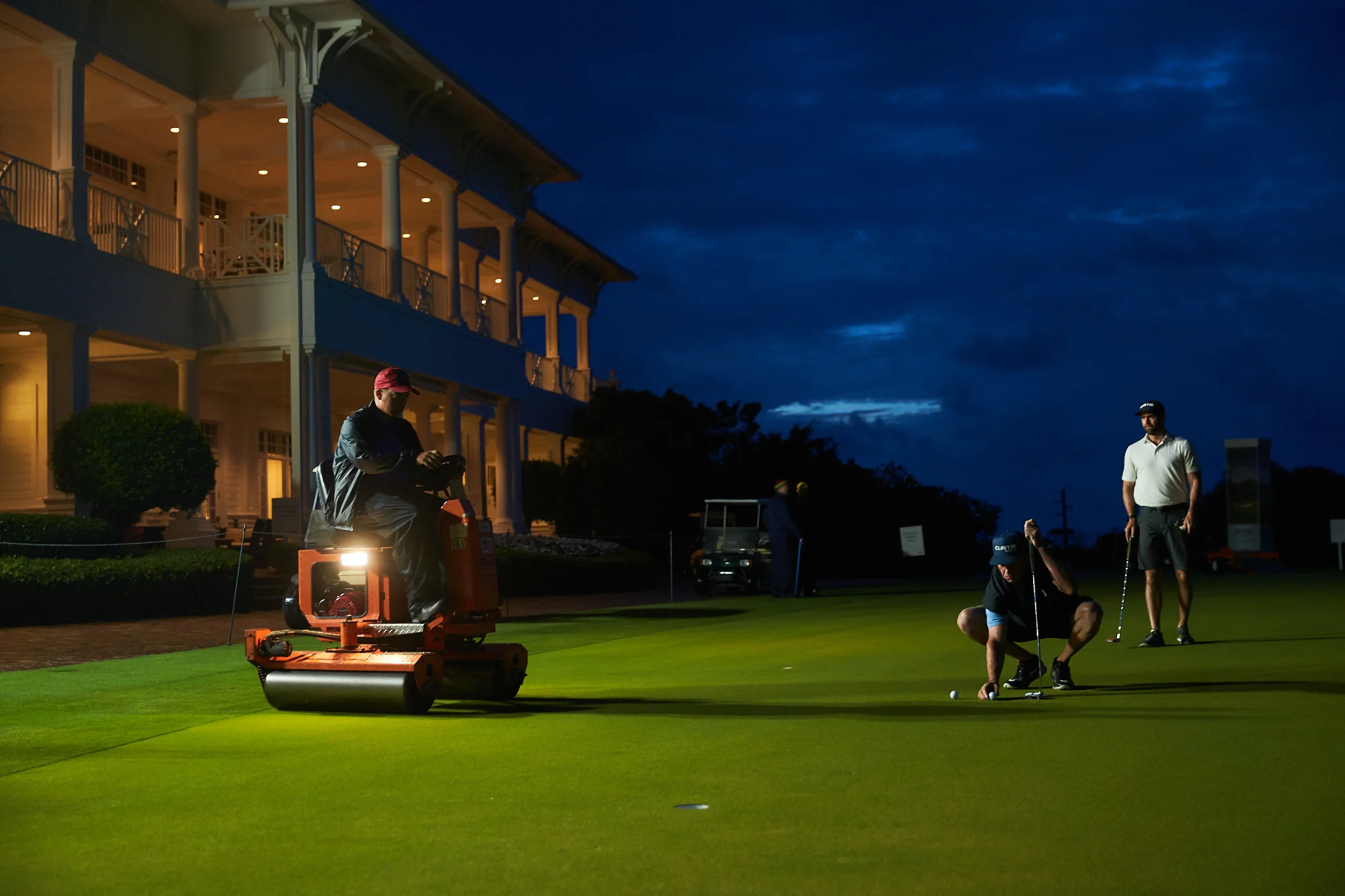 Practice green, 2018 U.S. Amateur Four-Ball Championship. . Jupiter Hills Club, Tequesta, Florida. Canon 1DX, Canon EF 24-70mm f2.8L