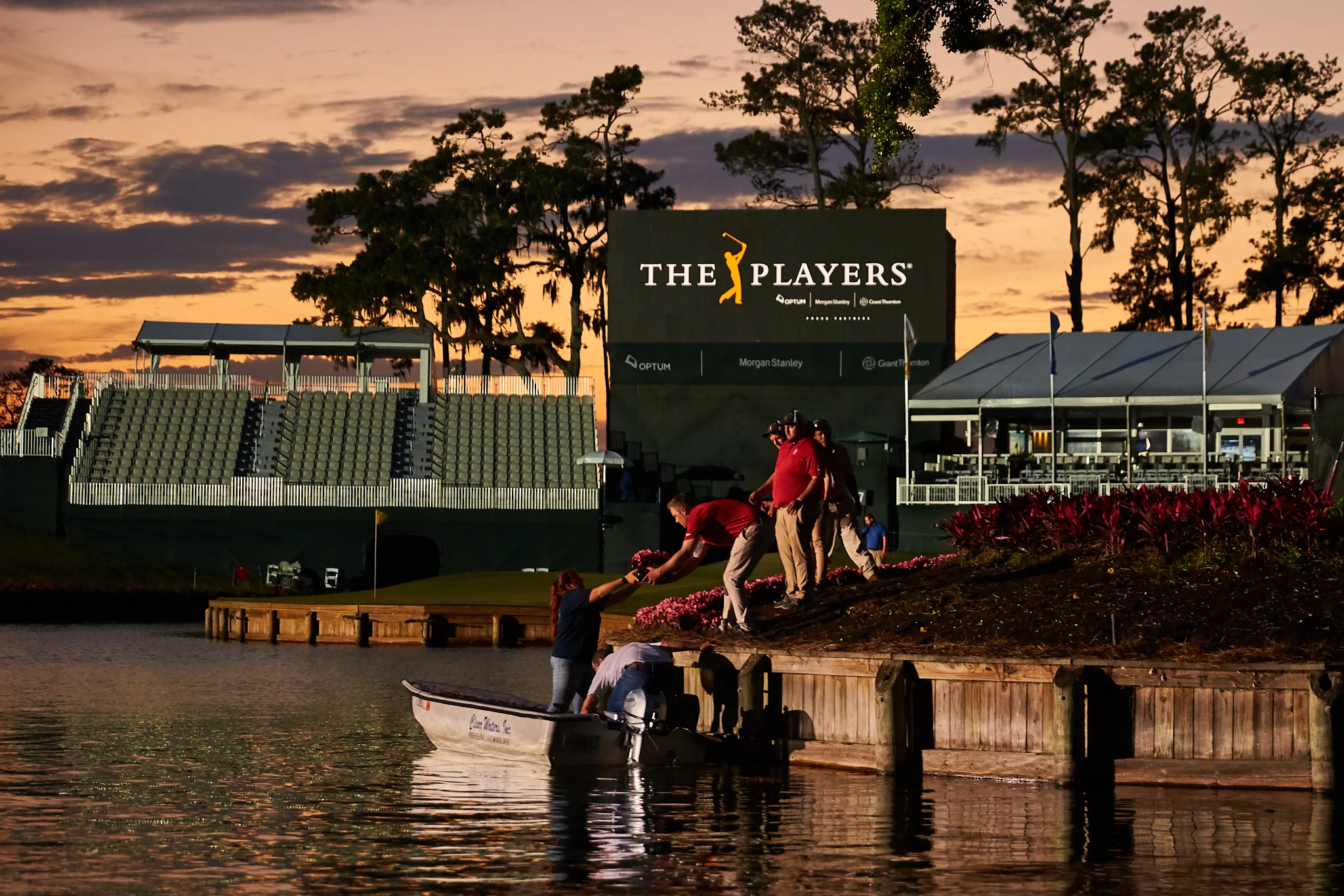 Changing out flowers at the 17th hole . Canon 1DX, Canon EF 70-200mm f2.8L II