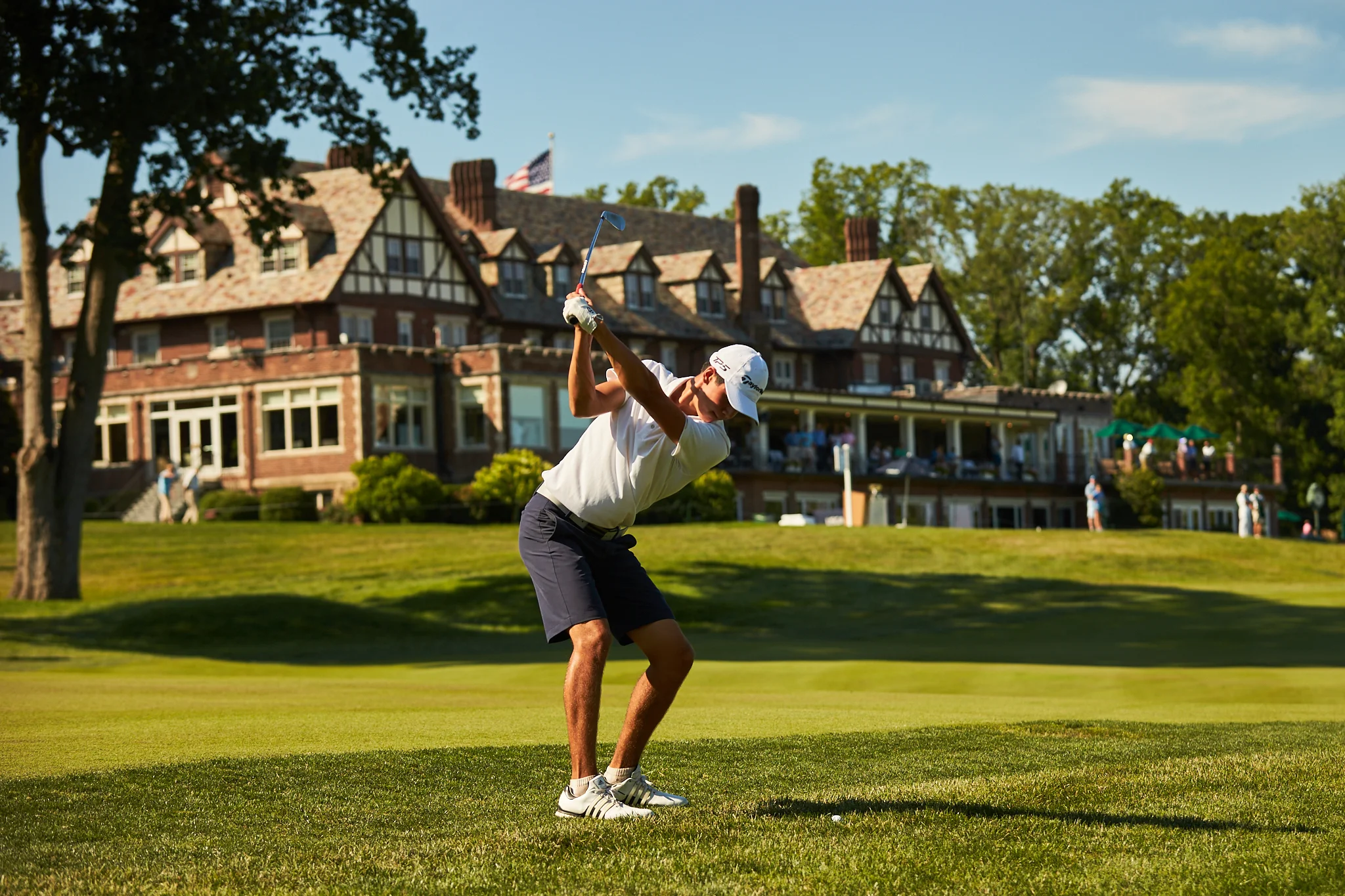 Michael Thorbjornsen, 2018 U.S. Junior Amateur Champion, plays into the 18th green during the semifinals. Canon 1DX, EF 70-200mm f2.8L-II