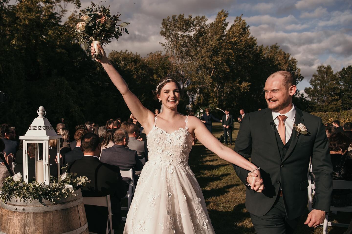 From contagious smiles to a captivating Slovak dance, S &amp; M radiated love and joy throughout &ndash; a celebration of pure happiness 💕

@peleewinery 
@jolieproductions 
@flowersbydesignwindsor 
@djqriusgeorge 
@blurthelinefilm 
📸 @yw.photos.by.