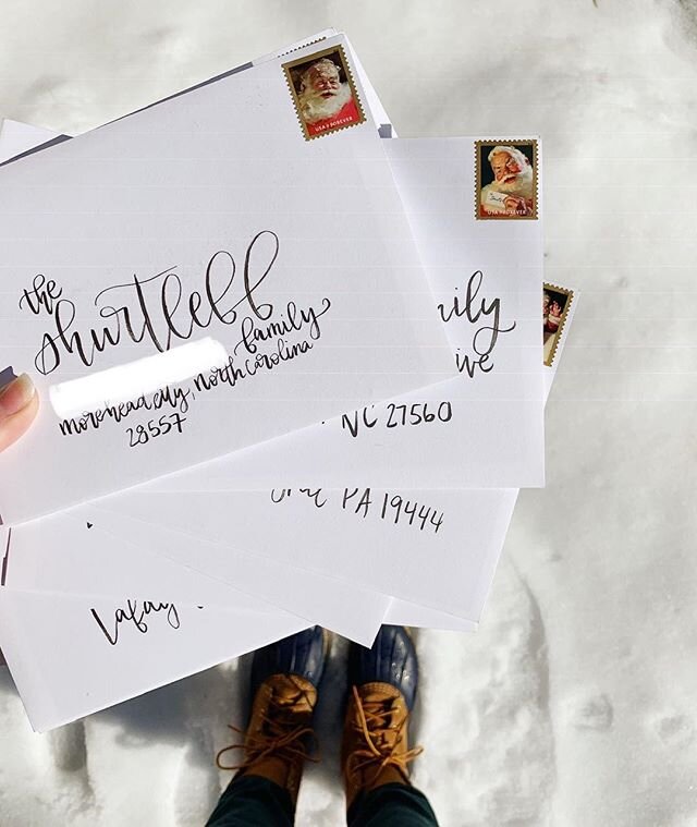 We actually got snow before Christmas, which made the ideal environment for finishing my Christmas cards 🎄 •_•_•_#christmas #christmascards #merrychristmas #snowday #christmadcheer #snow #santa #envelopecalligraphy #envelope #nomor.jpg