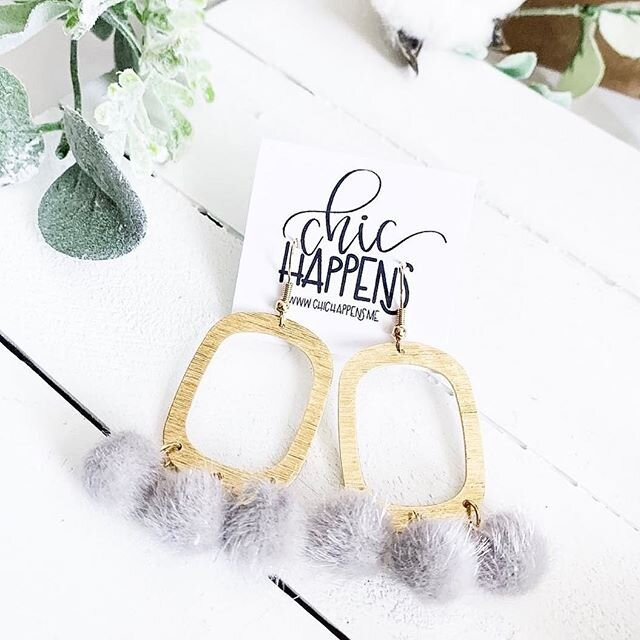 Did you know that we do logo design Earlier this year, we made this cute logo for Carolina at @chic_happensinc , and we love seeing how she’s used it on all of her packaging! Her jewelry is super fun - we might have ordered some earlier t.jpg