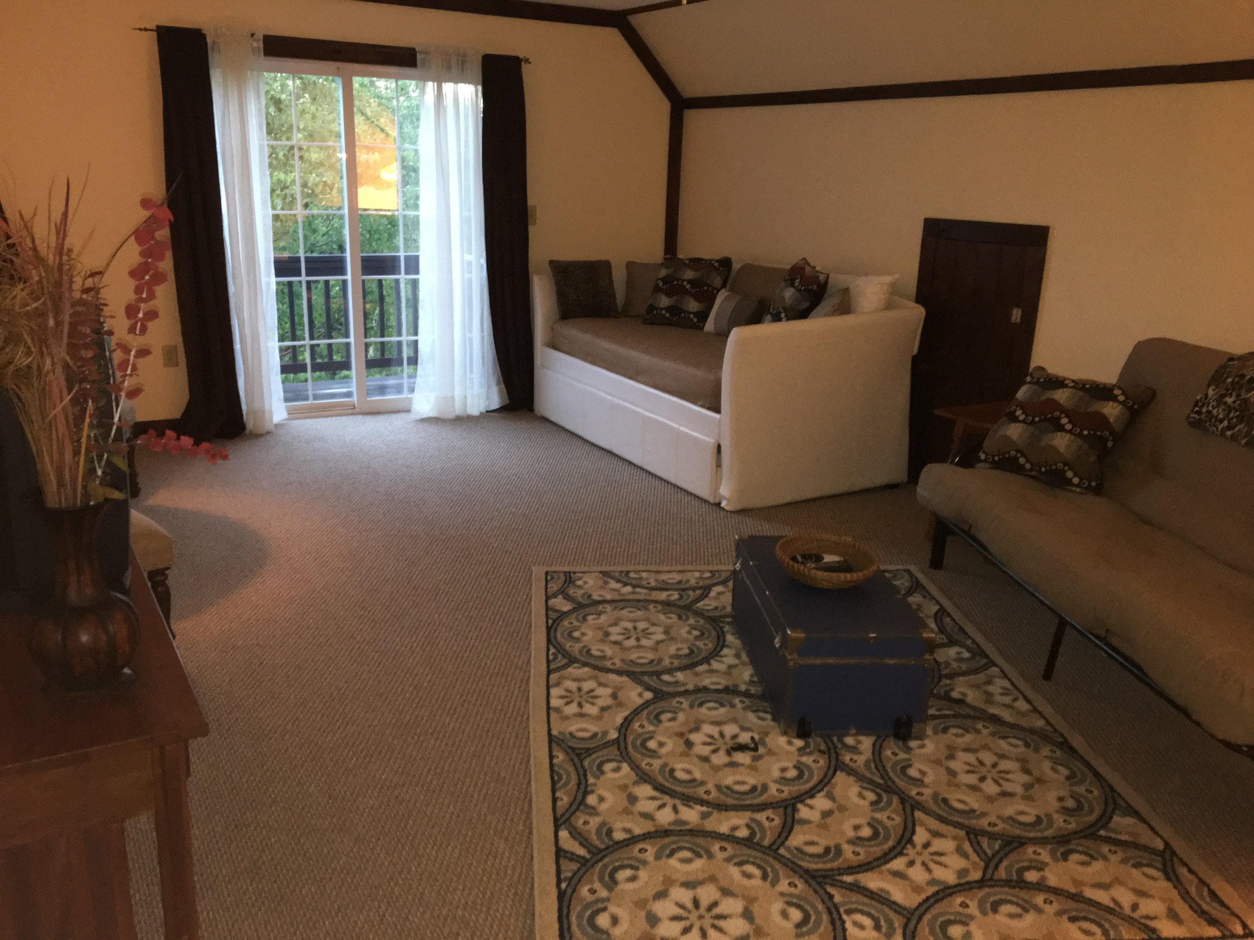 Lingerhere upstairs.jpg