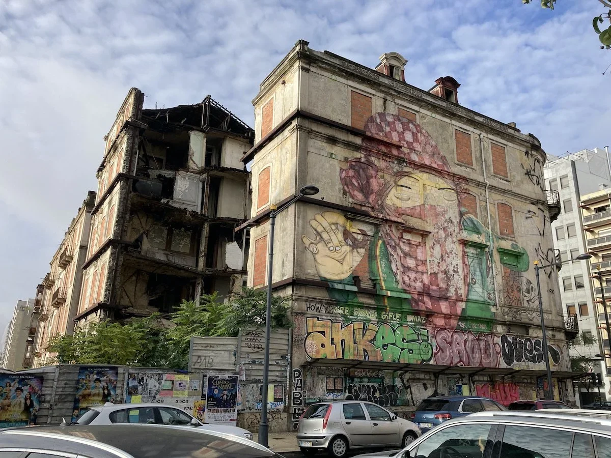 Uninhabited 3-storey building covered in street-art