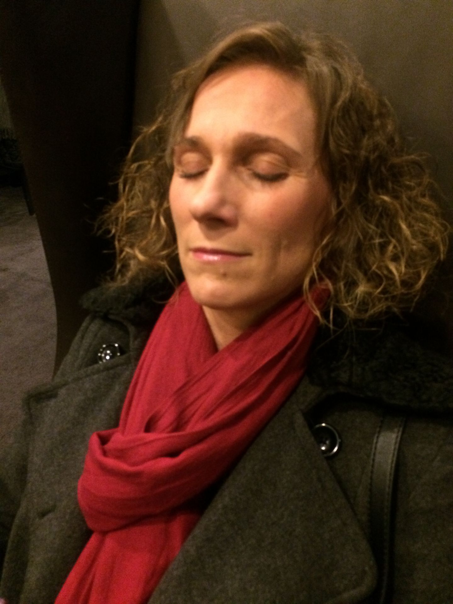 Under årens lopp har jag utvecklat en sovtalang som heter duga - kan i princip ta en power nap var som helst och när som helst, som t.ex. här innan festen ska börja.