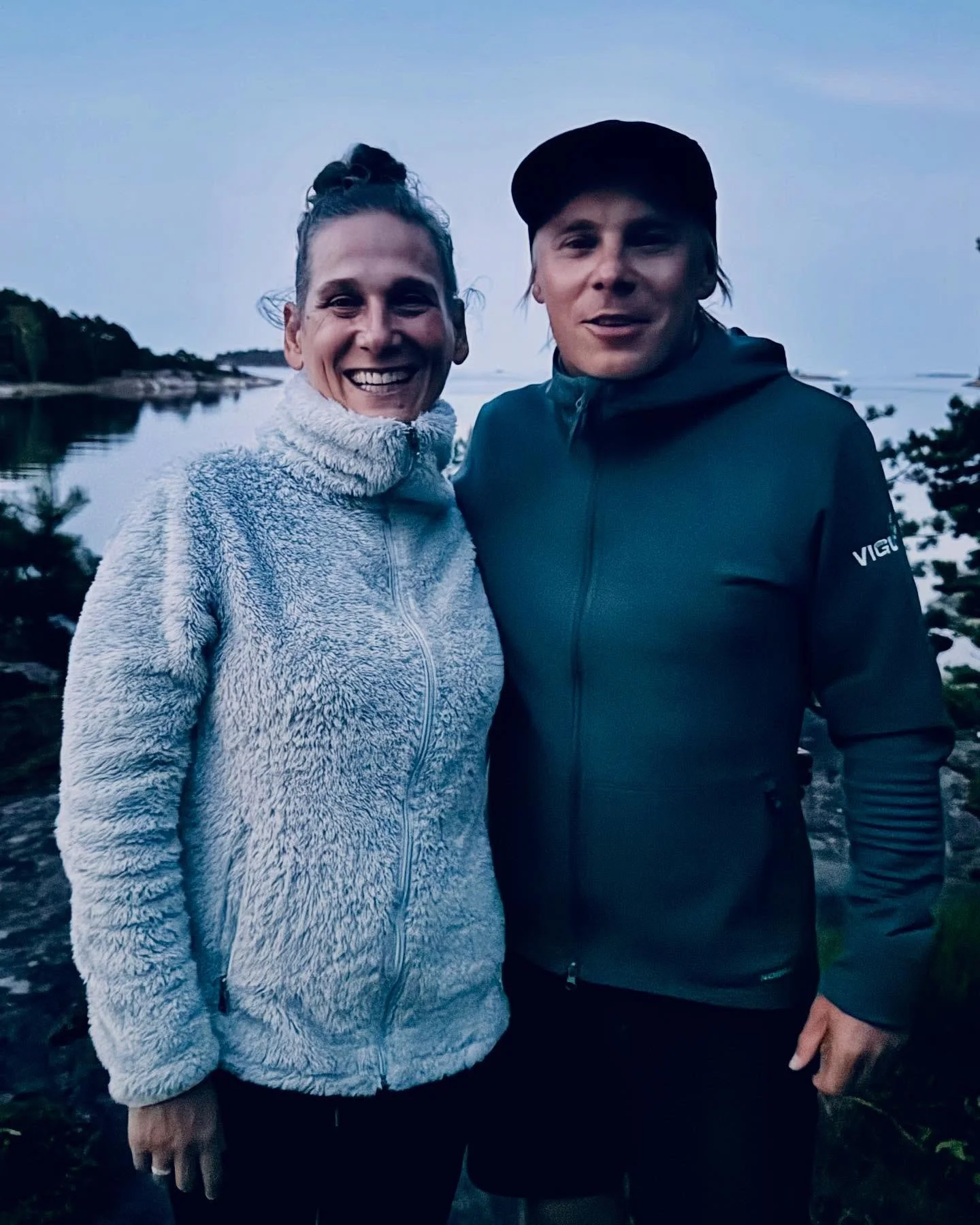 Glatt återseende med bästa @gustafahlroos som jag är evigt tacksam! ✨
Det var under pandemin det hände. 
”Vi ska starta podd”, ringde han en dag när samhället hade stängts ner.
”Nej det ska vi i