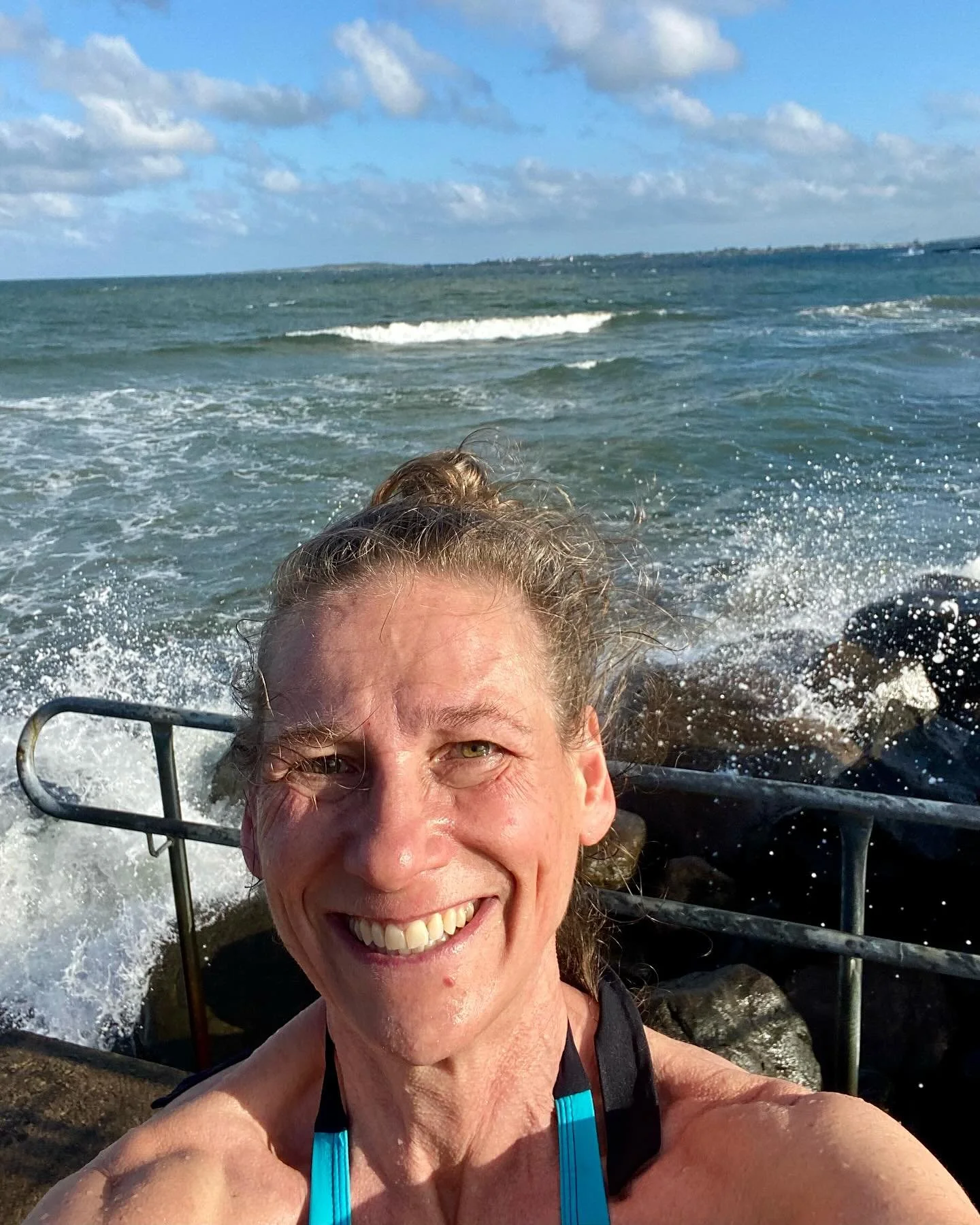 Hur var första arbetsveckan efter semestern? Som en TSUNAMI 🌊
Du ser arbetsvågen torna upp sig i horisonten, den kommer närmare och närmare... plötsligt når den dig och du tappar fotfästet. Snurrar runt i virvla