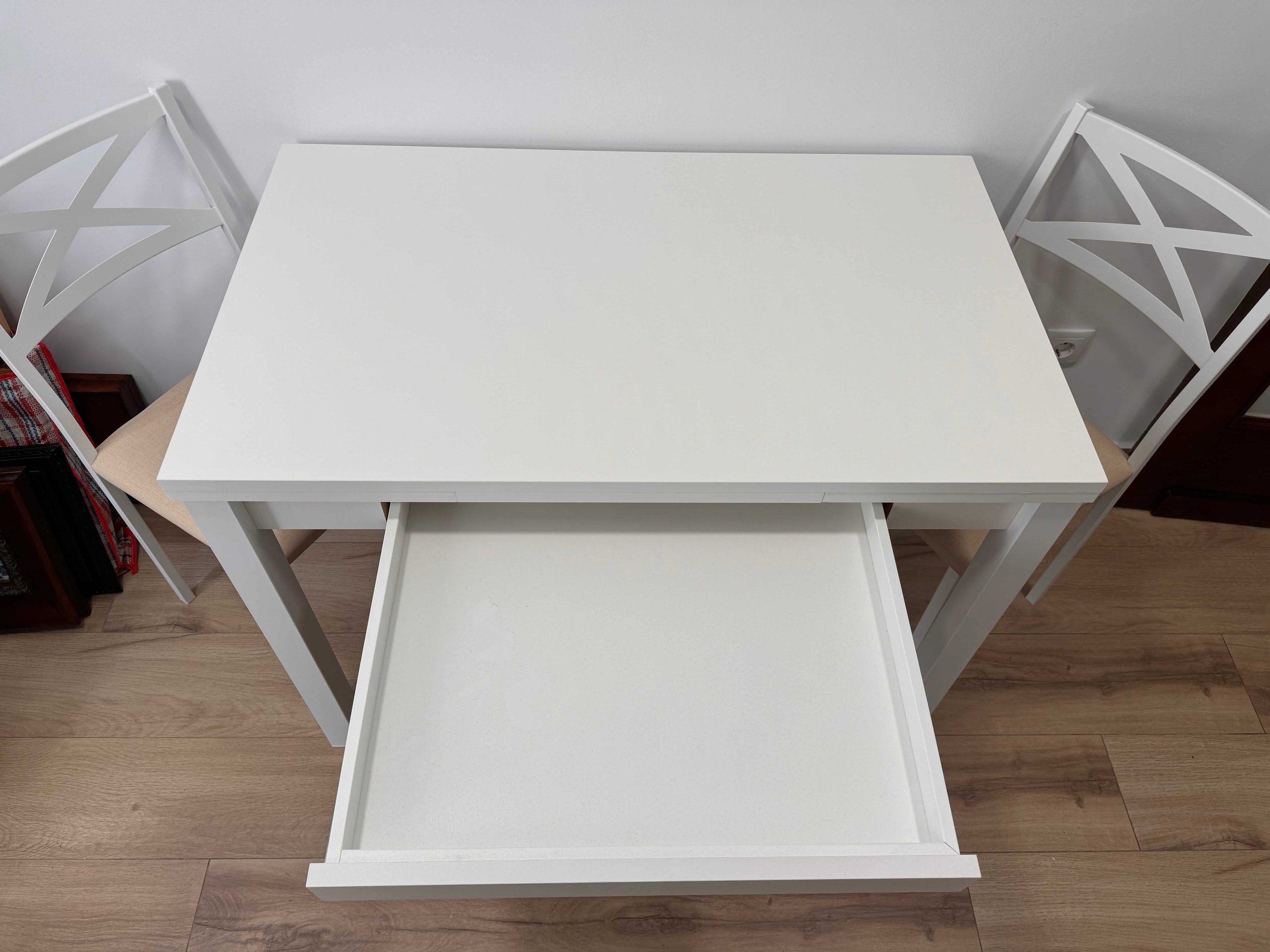 Mesa de cocina extensible con cajón cubertero Claudia moderna, blanca