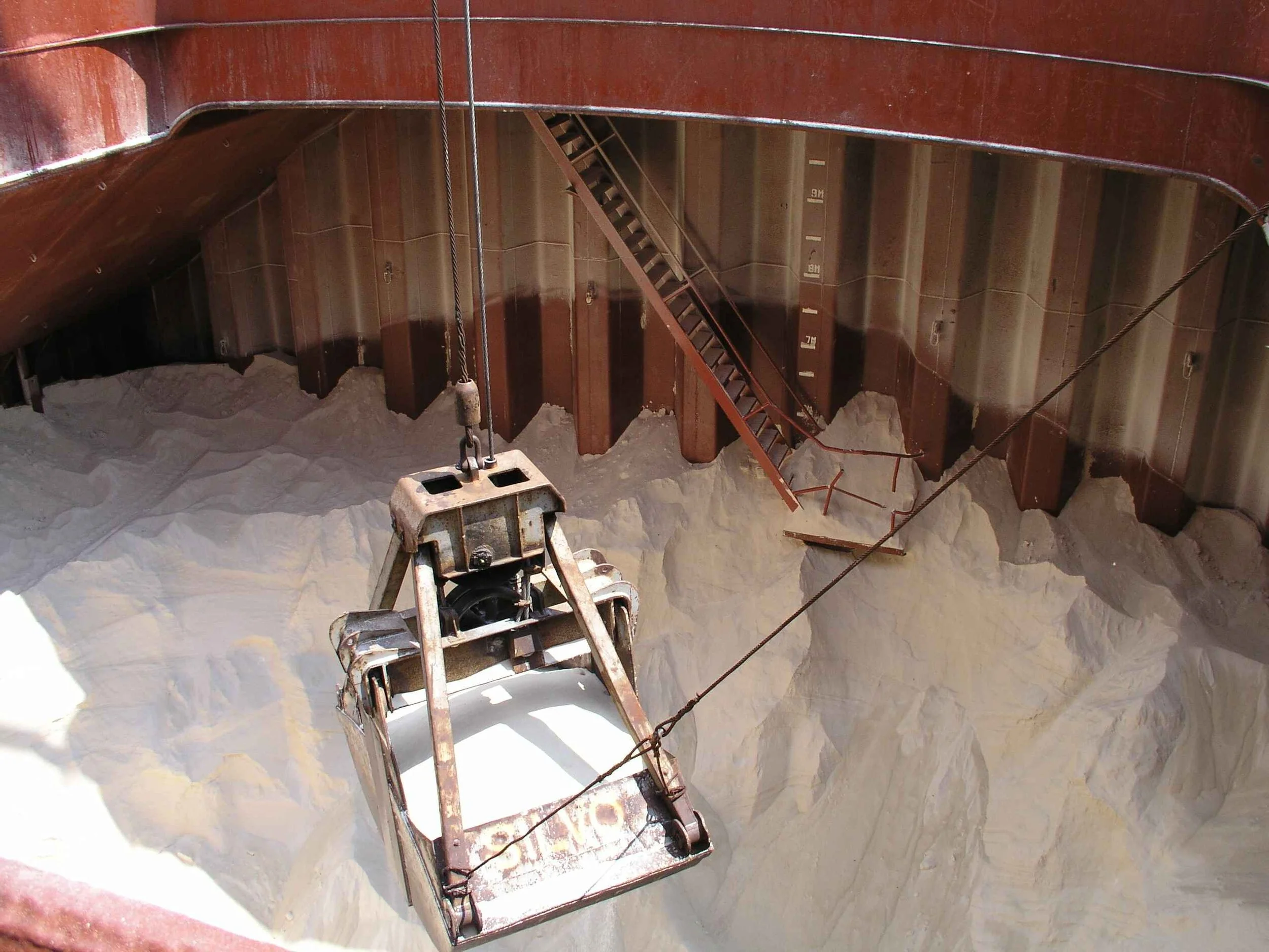 Discharging-bulk-sugar.jpg