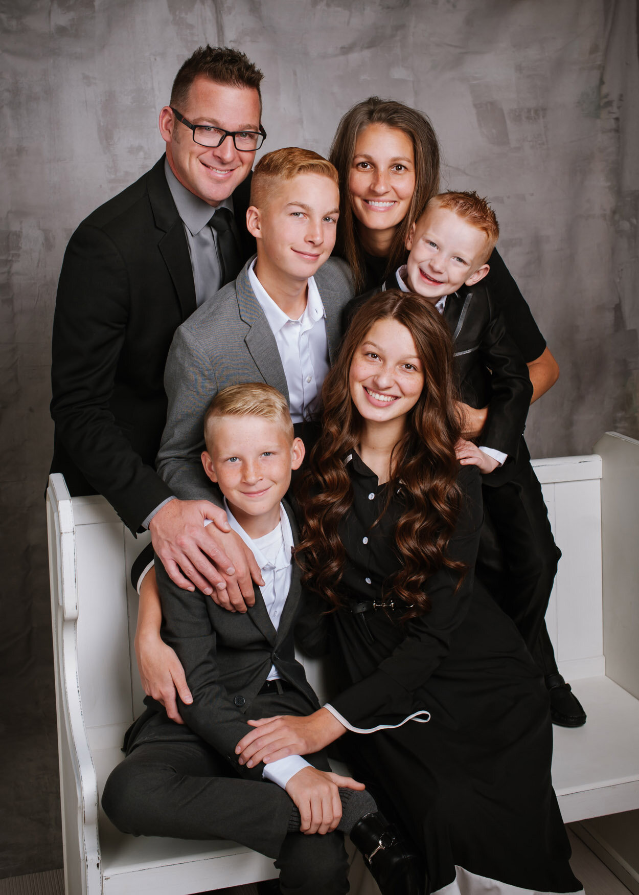 10 Tips for What to Wear for Family Photos | Luminant Photography