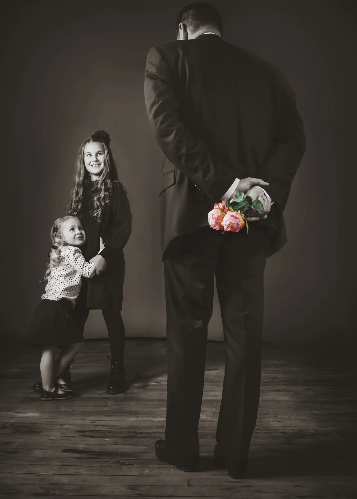 Daddy bringing flowers…