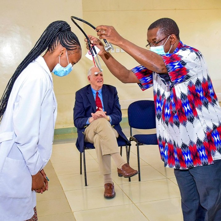 Medical Students Receive Stethoscope Gift