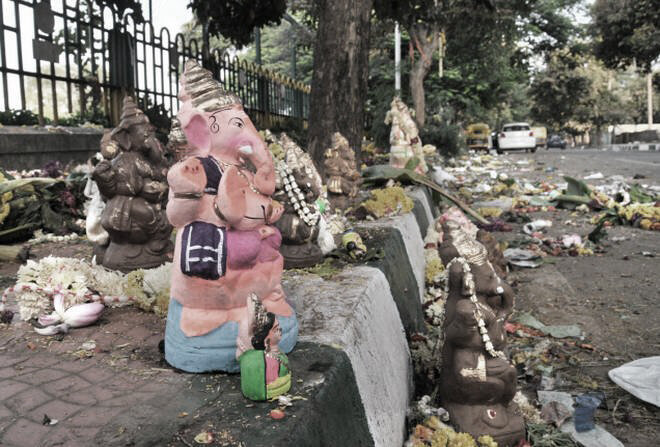  Idols and waste being dumped on the pavement. By The Hindu 