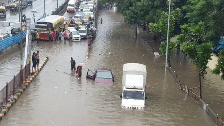  Area around Matunga and Gandhi Market flooded 