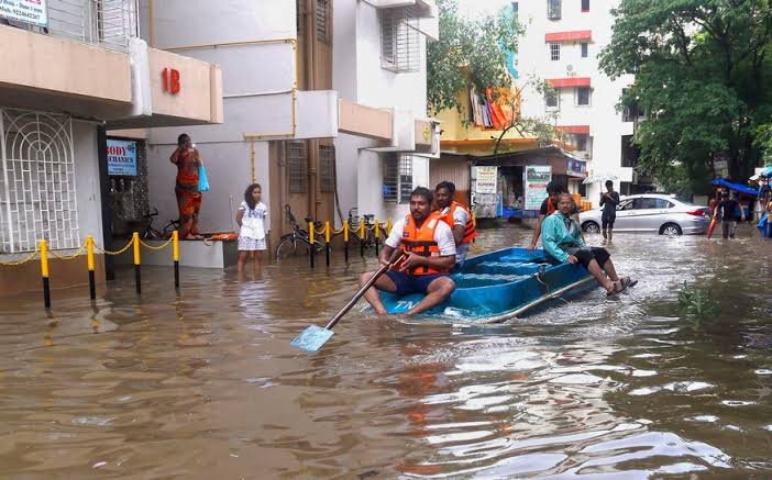  Residents of a housing society choosing to row themselves along the flooded roads 