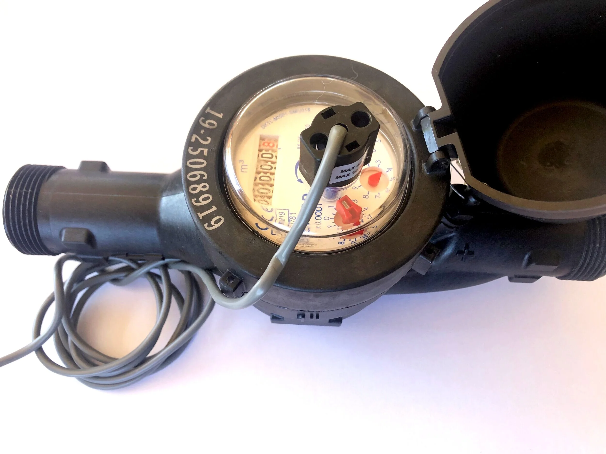 Flow meter with pulse output 