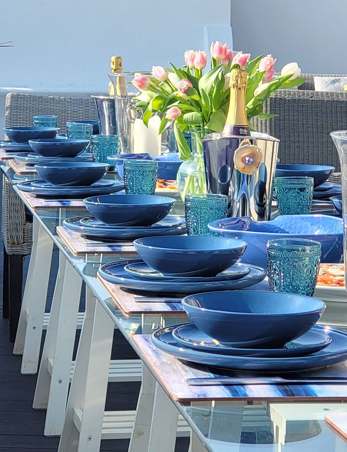 New-England-Luxury-Beach-House-West-Sussex-dining-outside.jpg
