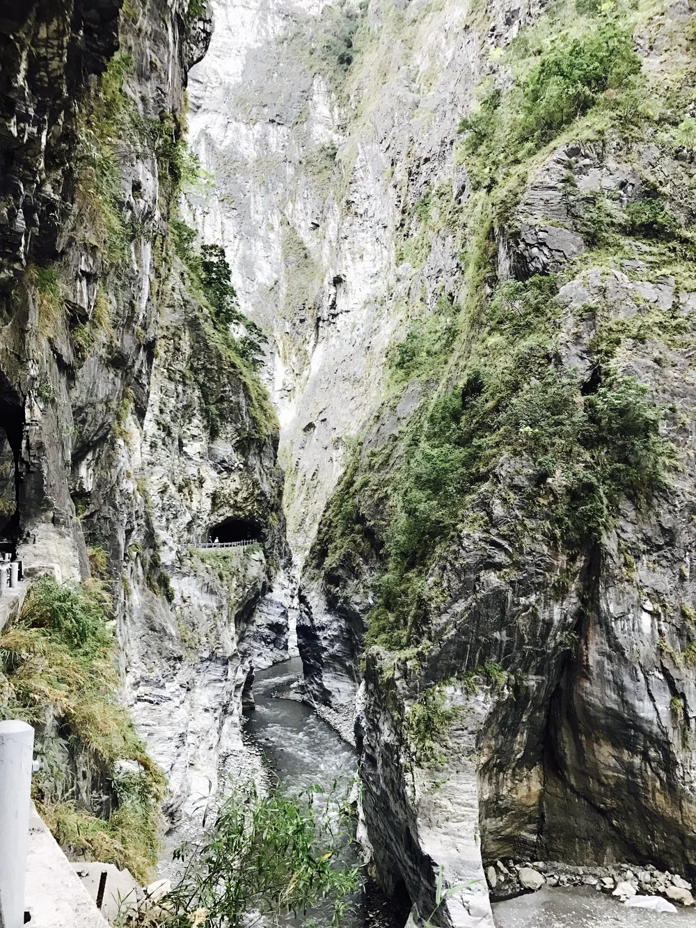 Entering Zhuilu Tunnel