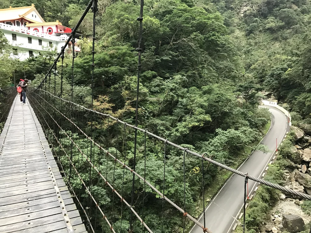 Suspension bridge near Changuang Temple