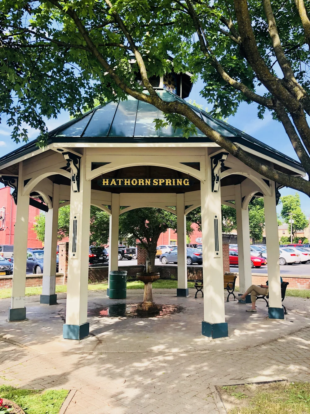 Mineral water fountain