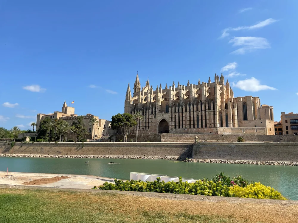Cathedral of Palma captured from Parque del Mar