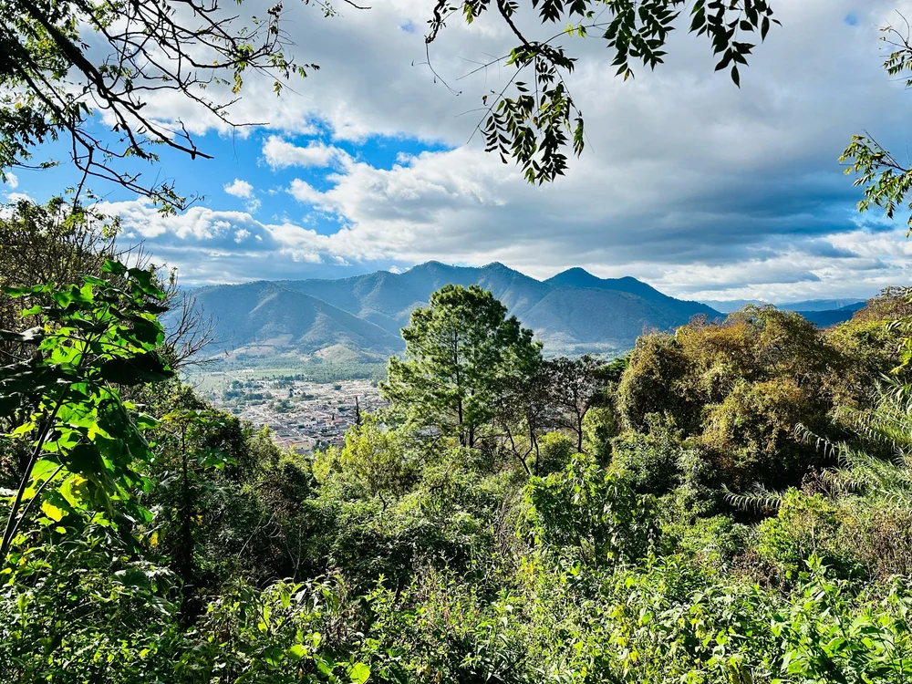The view of Antigua from El Tenedor del Cerro