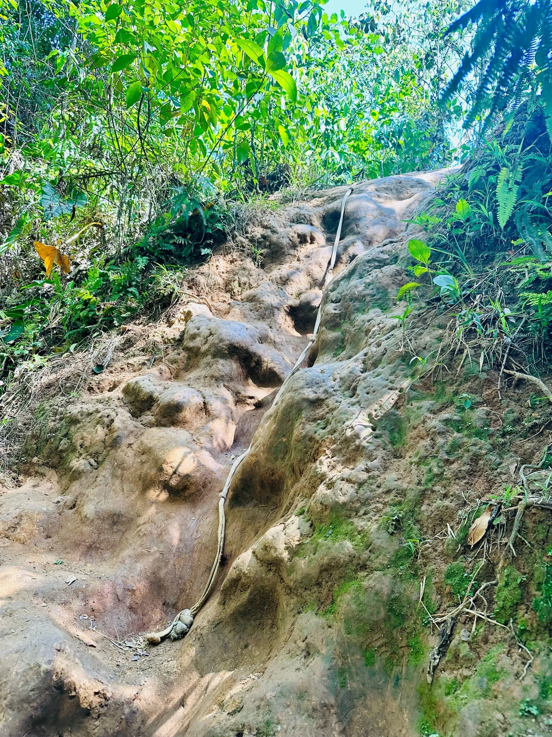 Hike down Cascade De Bis