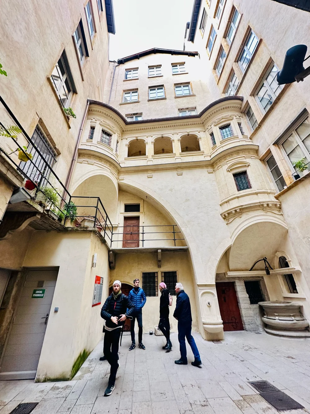 Traboule: Vive la colour