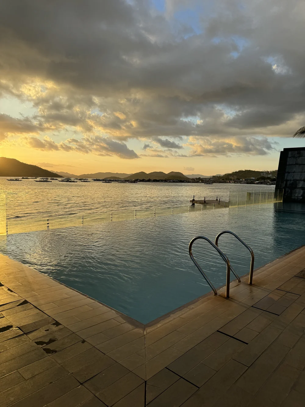 Two Seasons Coron Bayside Hotel Pool