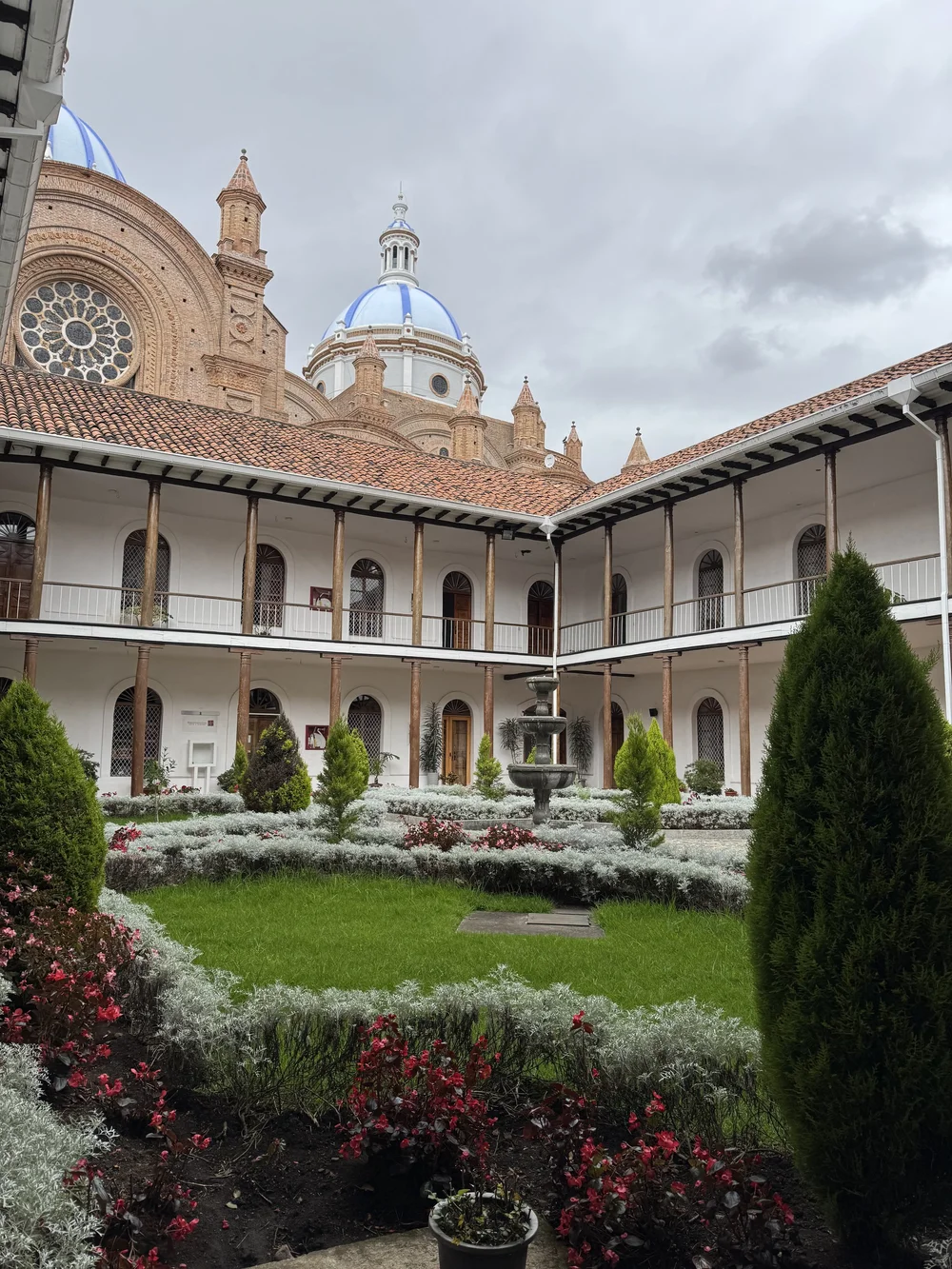 Plaza de los Geranios Colgantes
