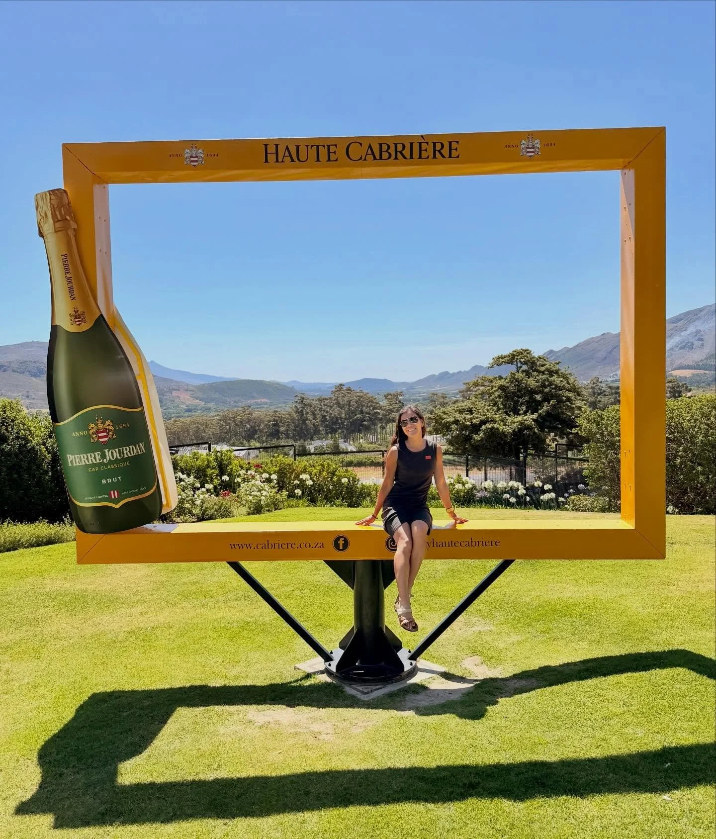 Day 2 in Cape Town 🇿🇦: 3 wine farms &amp; countless bottles later&hellip;.🍷Shoutout to the best guides for turning wine tastings into a full-on vibe 🥂🍇🚂 
.
.
.
.
.
.
.
#Franschhoek #WineTram #CapeWinelands #SouthAfrica #WineTasting