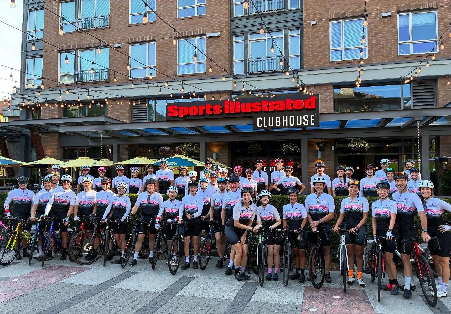 Always a good feeling with the crew! Thank you @si_clubhouse for being an amazing clubhouse. Go Lotus Go! 🧡🩷 Great pic @michael0collins 📸