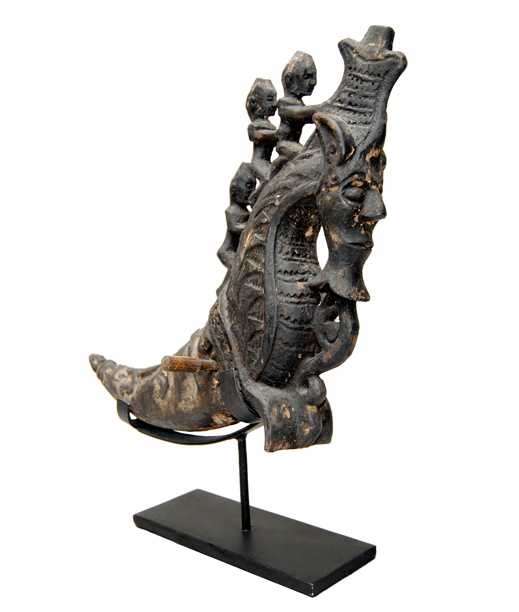 11. Medicine horn Naga Morsarang / Corne à médecine Naga morsa- rang