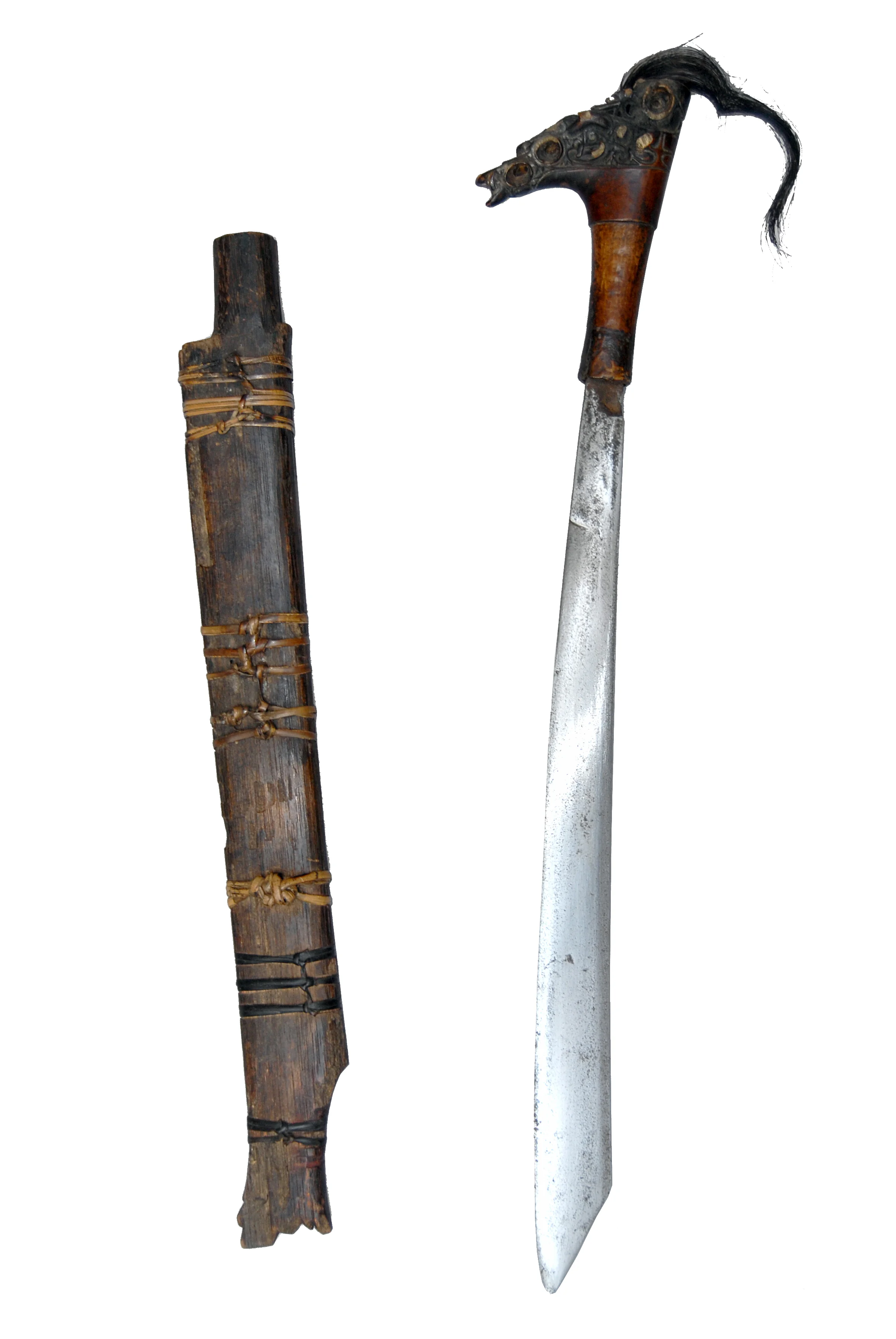36. Mandau Dayak sword / Epée Mandau Dayak