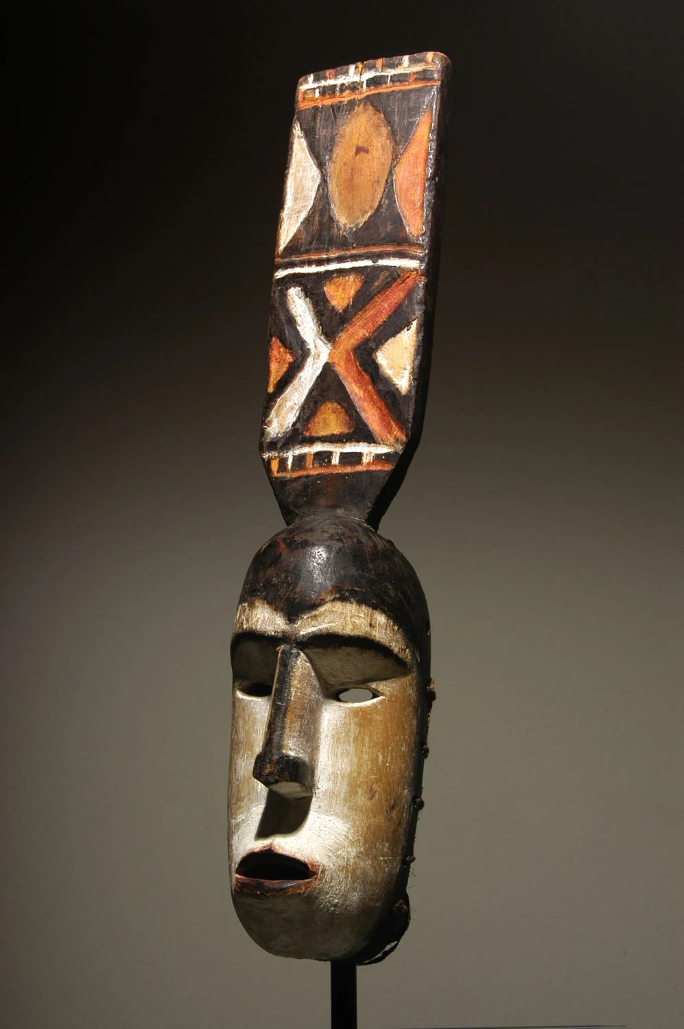 65. A kpo Mba mask / Masque Mba A kpo