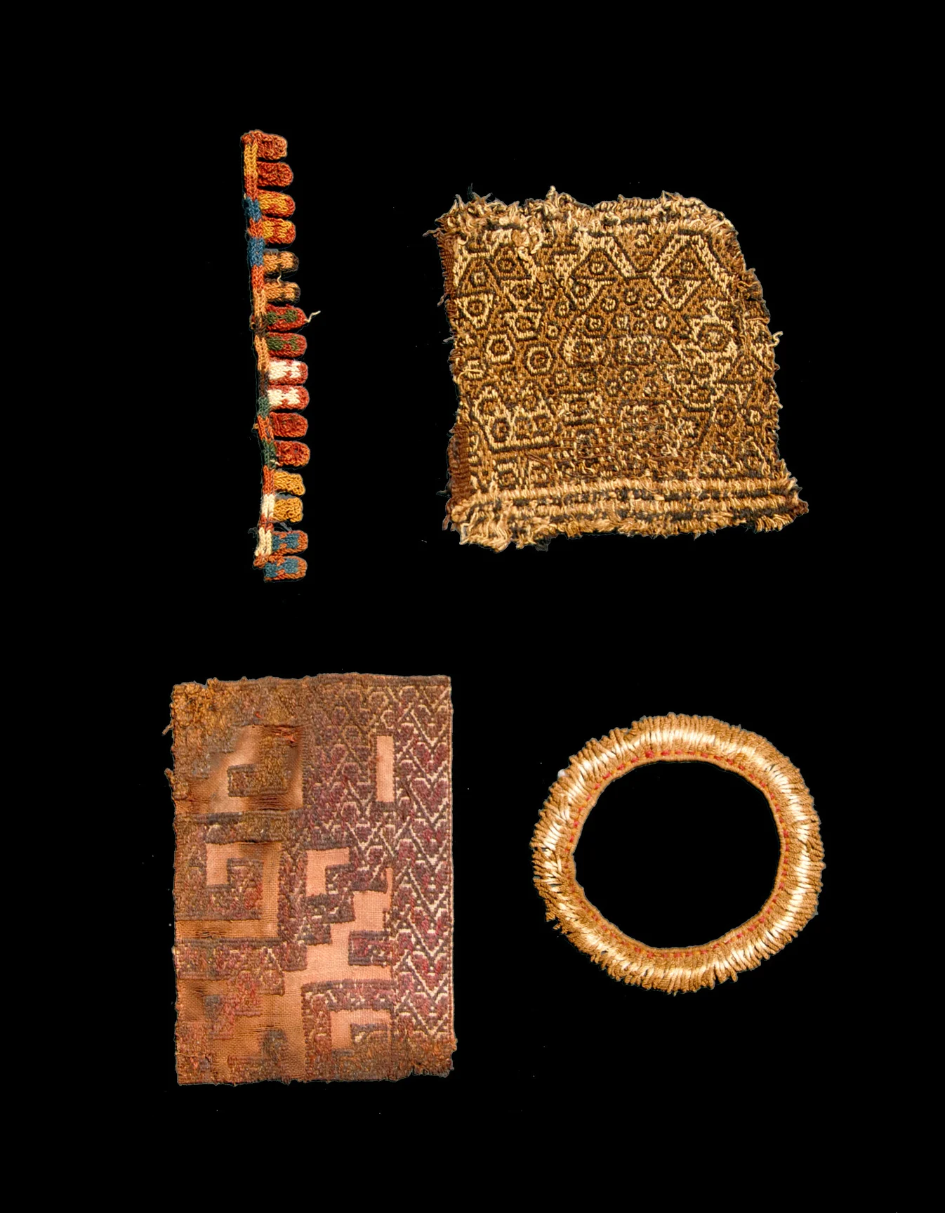 149. Fragments of Nazca fabrics / Fragments de tissus Nazca
