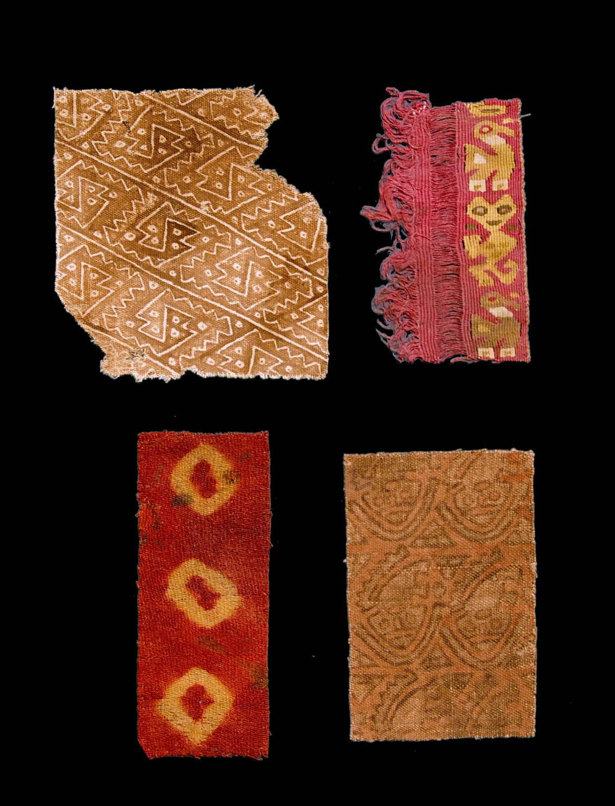 147. Fragments of Nazca fabrics / Fragments de tissus Nazca