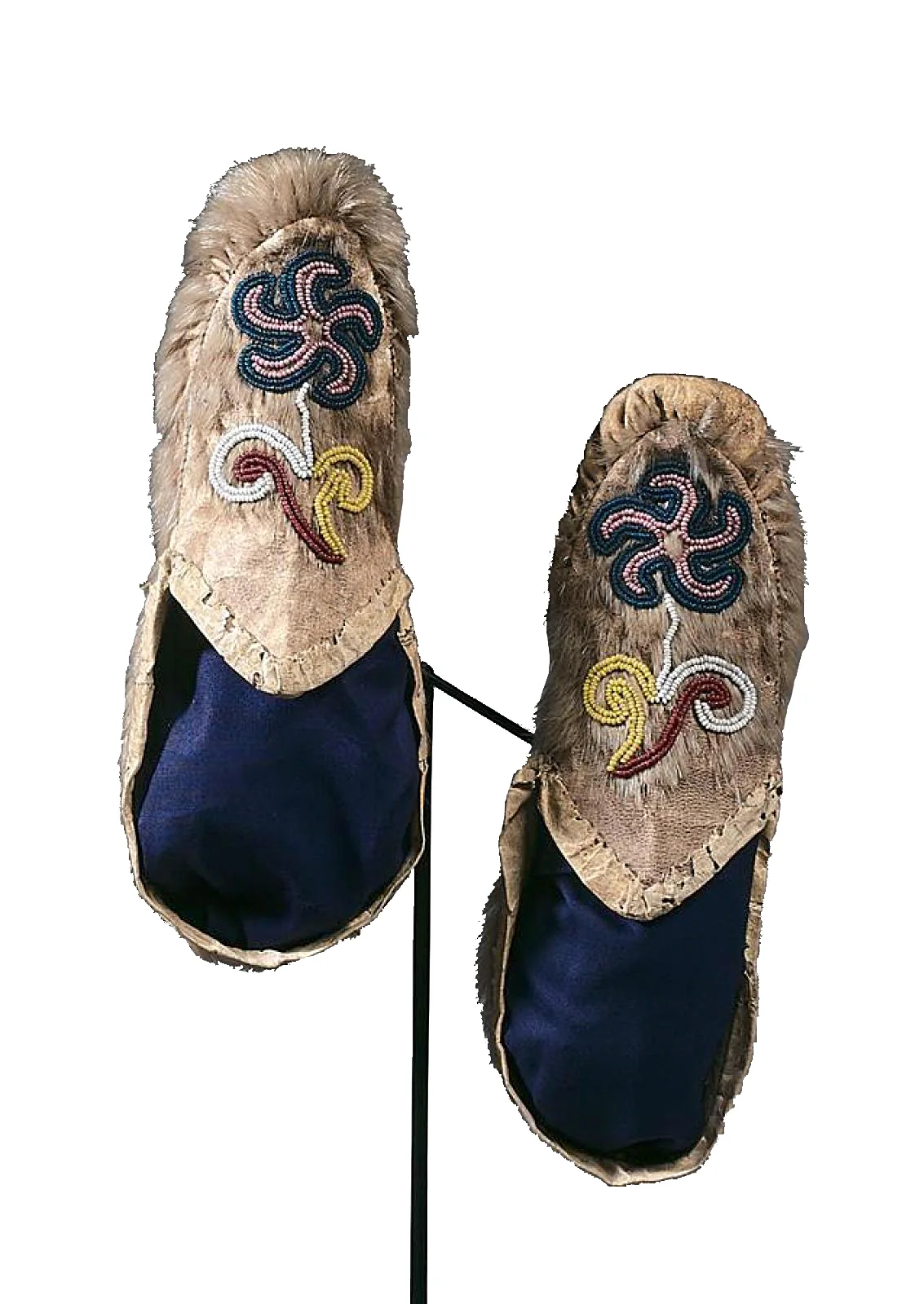 133. Pair of Woodlands moccasins / Paire de mocassins Woodlands