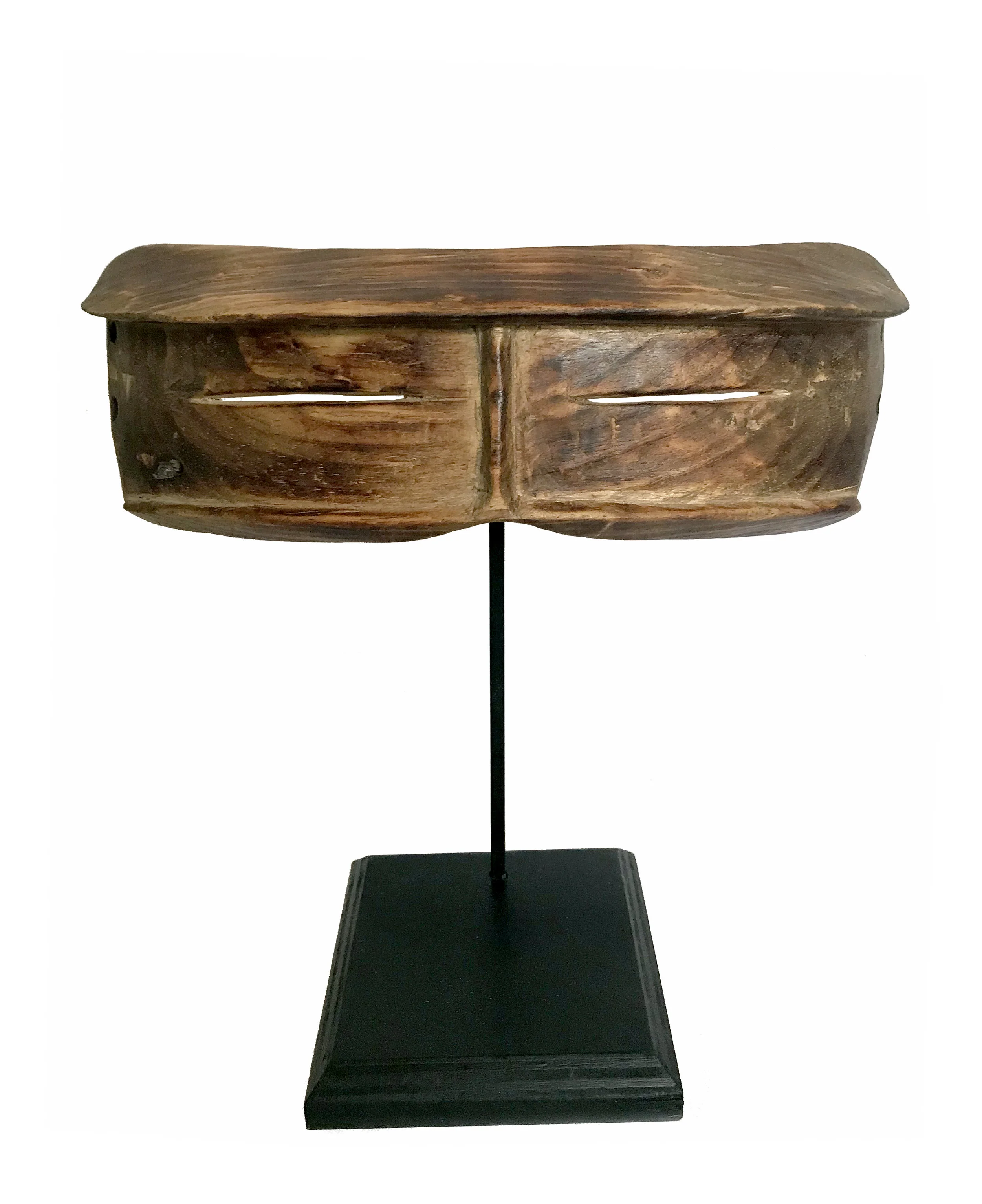 138. Inuit snow glasses / Lunettes de neige Inuit