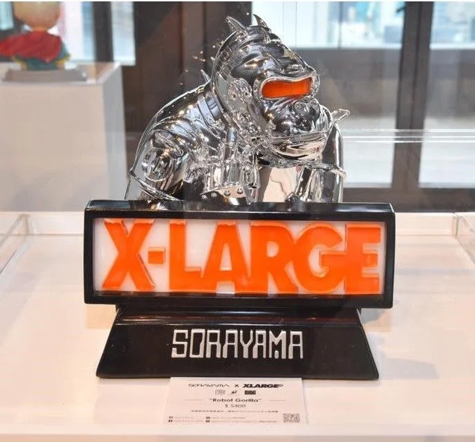 141. XLarge - Hajime Sorayama