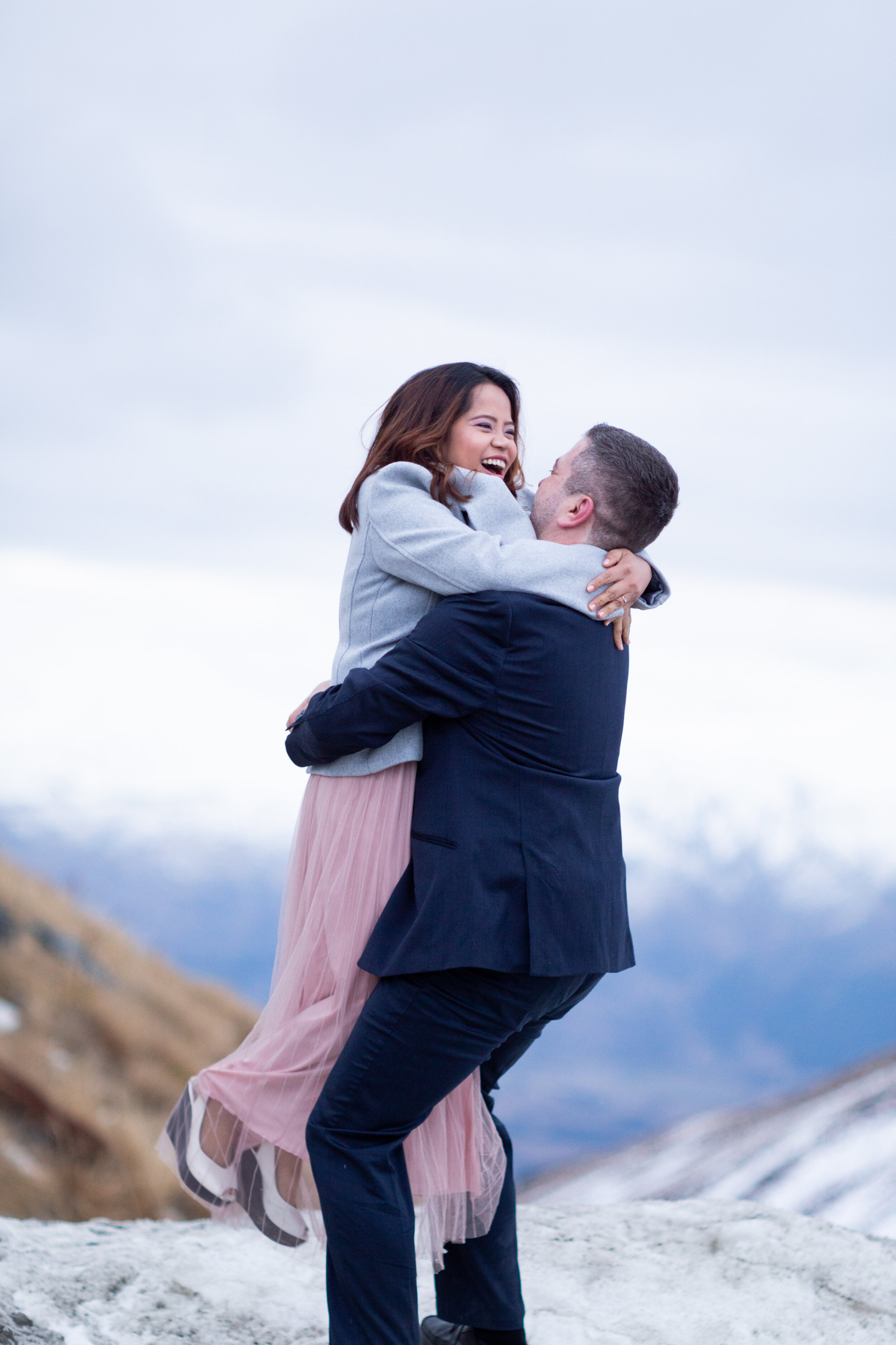 Hug and lift in the snow of the remarkables ski field