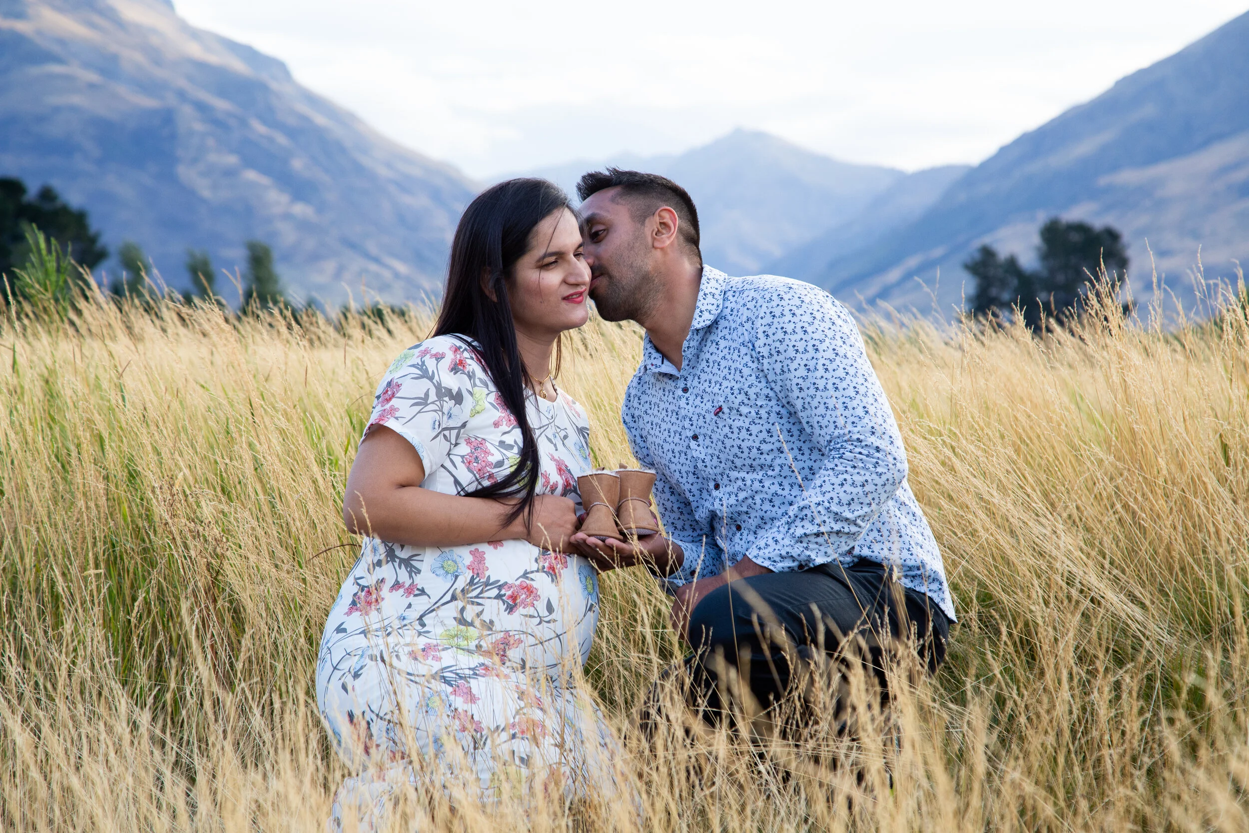 Outdoor &amp; Colour matched maternity photography session
